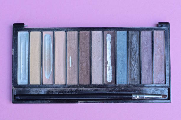 istock a black open plastic box with cosmetics with a row of colored makeup powders 1511004860