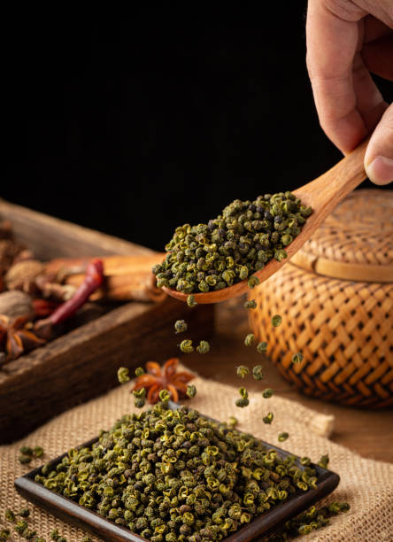Piper nigrum,Green pepper,Zanthoxylum schinifolium(huajiao),fresh and dried peppercorns