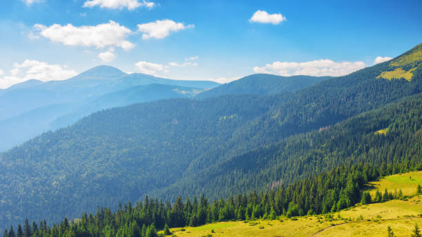 istock countryside mountain landscape 1511103616