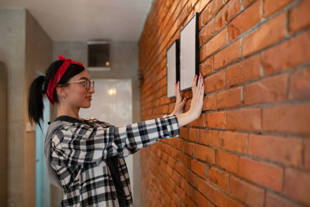 istock Lady setting up new things in new home 1511134921