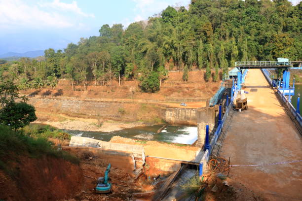istock construction workers do maintenance at peruvannamuzhi (peruvannamoozhi) dam, Kerala, India, Kuttyady (Kuttiady, Kuttyadi) 1511182427