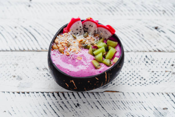 Dragon Fruit and Kiwi Smoothie Bowl
