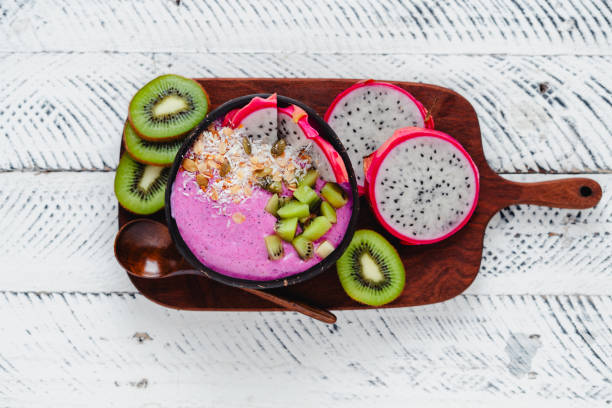 Dragon Fruit and Kiwi Smoothie Bowl