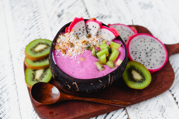 Dragon Fruit and Kiwi Smoothie Bowl