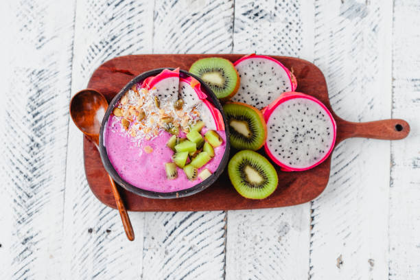 Dragon Fruit and Kiwi Smoothie Bowl
