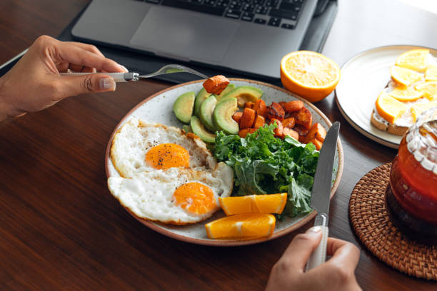 istock Healthy breakfast on the desk 1511322471