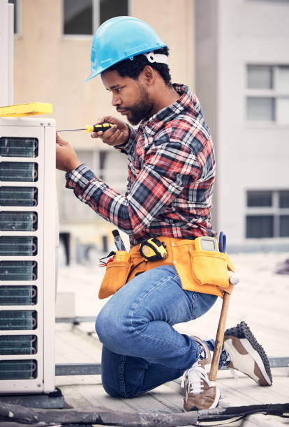 Black man, electrician and maintenance with engineer and ac repair with handyman working with tools on roof. Fix air conditioner, male technician with screwdriver and power generator with service hombre negro, electricista y mantenimiento con ingeniero y reparación de aire acondicionado con personal de mantenimiento que trabaja con herramientas en el techo. arreglar aire acondicionado, técnico masculino con destornillador y generador de energía