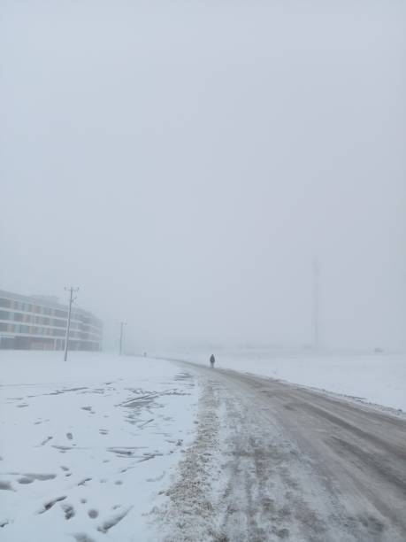 istock street view in winter 1511409487