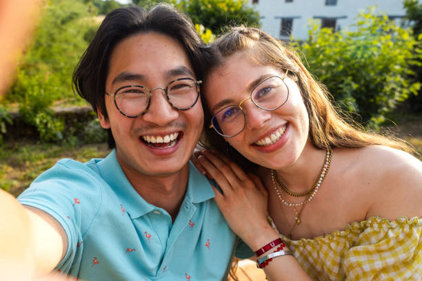 istock Happy Couple on Holiday 1511416098