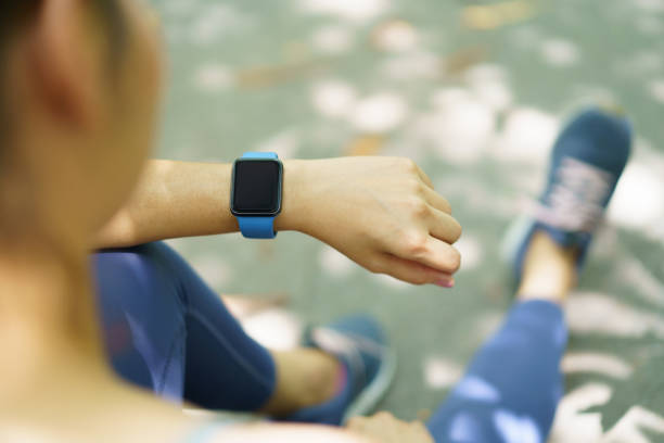 istock Woman using fitness tracker or smartwatch in exercise. 1511416640