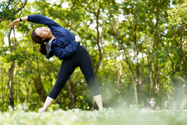 istock Woman using fitness tracker or smartwatch in exercise. 1511416668