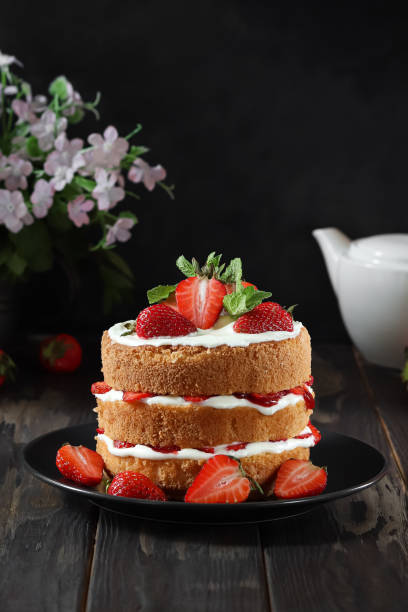 istock Homemade biscuit with cream and strawberries. 1511425998