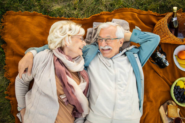 istock Senior couple having a picnic 1511462475