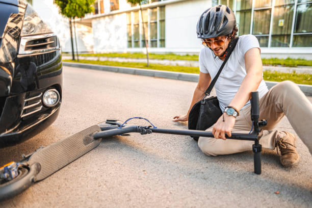 istock Man with protective helmet feeling knee pain after e-scooter riding accident 1511467613
