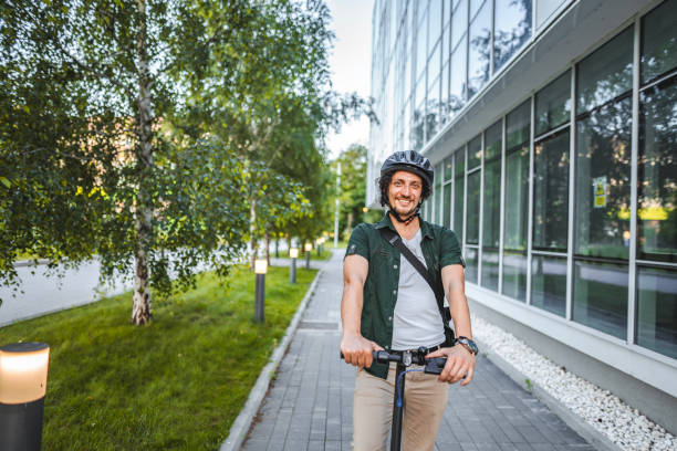 istock Portrait of a man with protective helmet riding his e-scooter to work 1511469862