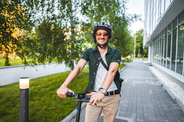 istock Portrait of a man with protective helmet riding his e-scooter to work 1511470457