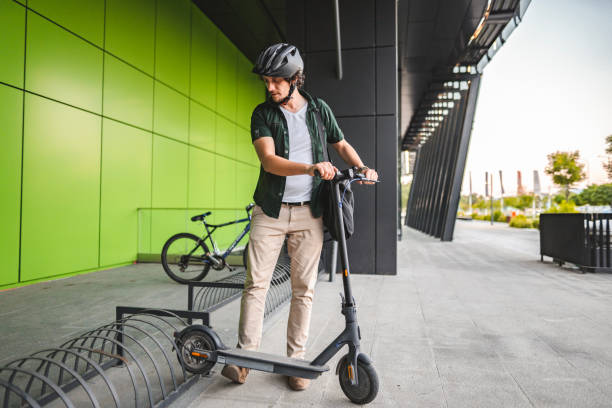 istock Man with protective helmet taking his electric scooter after working at the office 1511482815