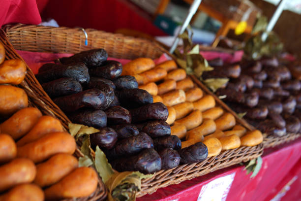 traditional portuguese sausages sold at farmers market stall - for sale industry farmers market market stall imagens e fotografias de stock