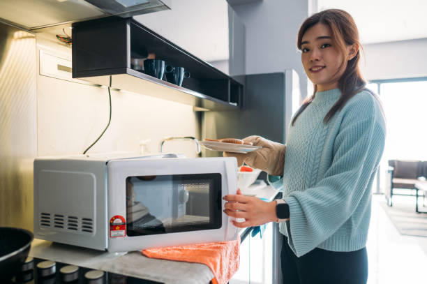 istock An Asian woman just take out cupcake from oven 1511643361
