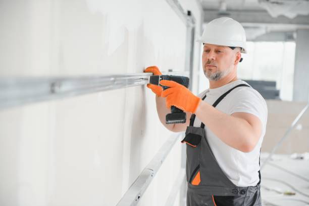istock man fasten metal profile frame to the wall for draywall bulkhead. 1511850865