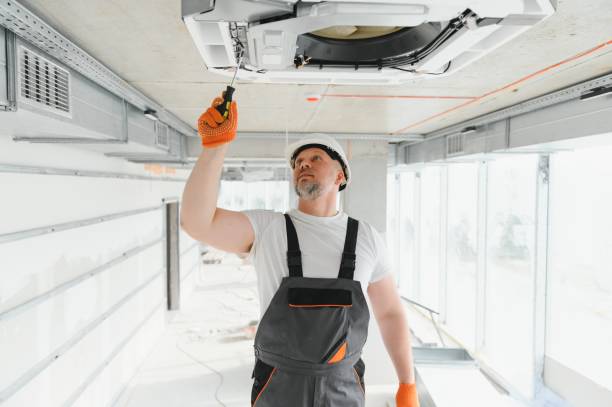 istock Worker repairing ceiling air conditioning unit 1511868012