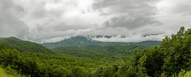 пейзаж в восточной части грейт-смоки-маунтинс - panoramic great appalachian valley the americas north america стоковые фото и изображения