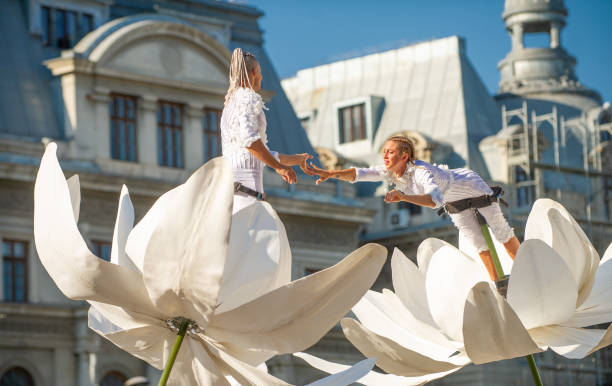 internationales straßentheater bukarest - auszeichnung als bester schauspieler stock-fotos und bilder