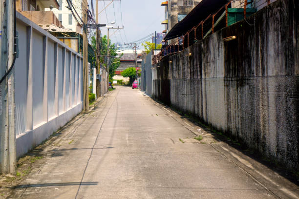istock Empty alley in Bangkok 1512307190