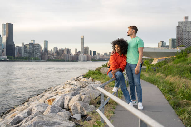 istock Friends having a break from the city 1512366850