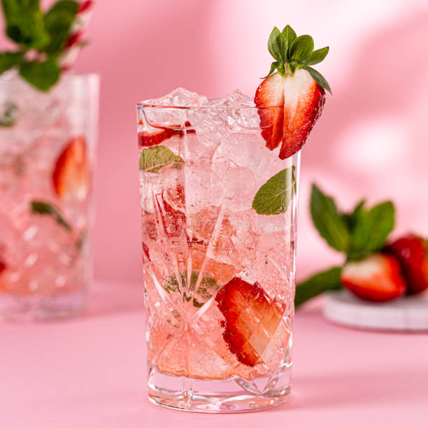 istock Fresh cocktail with crushed ice and strawberry 1512394732