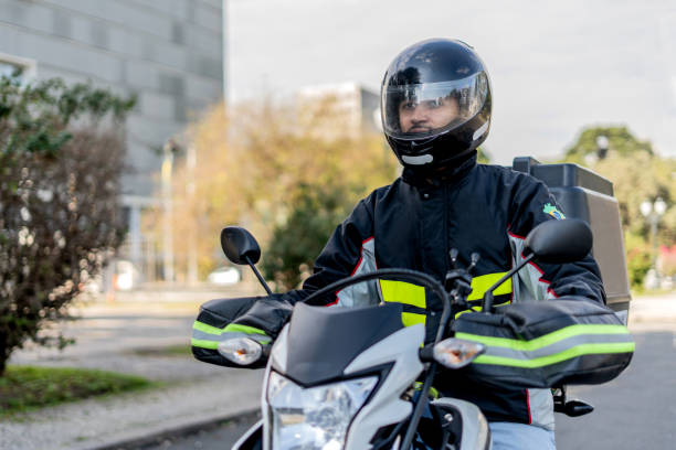 istock Delivery man arriving at destination, motoboy 1512442266