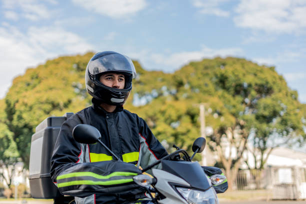 istock Delivery man arriving at destination, motoboy 1512443017