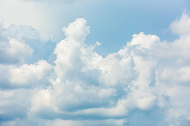istock Beautiful clouds in the sky 1512759378