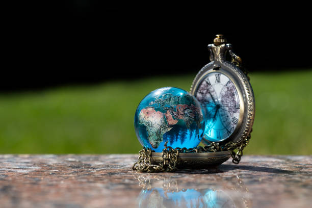 istock Symbolic glass globe and vintage pocket watch 1512800657