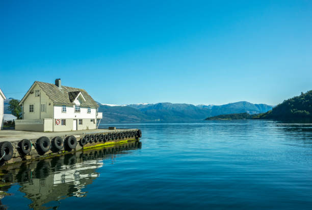 istock Public pier on a lake 1512883799