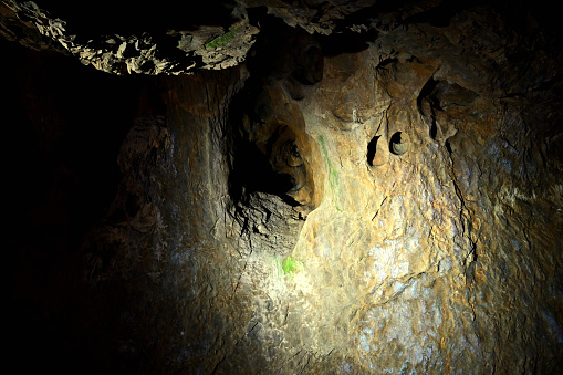 석회암 동굴의 벽 VD702
