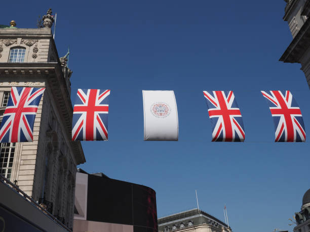coronation flags in regent street in london - corrie imagens e fotografias de stock