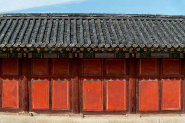 istock Architectural detail - Korean Tradition  decoration brick wall and black ceramic roofs from ancient korean house in Seoul,  south korea 1513229638