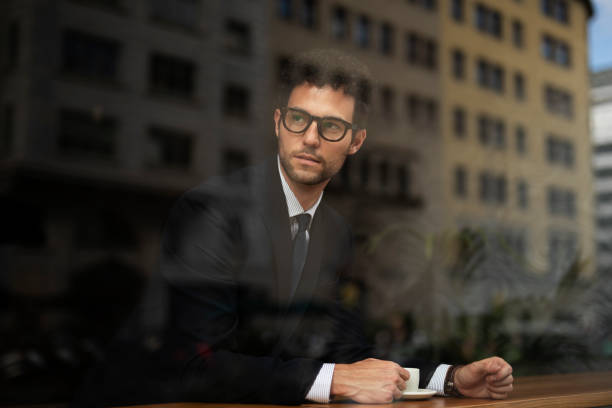 istock Young man in suit drinking coffee in cafe 1513268722