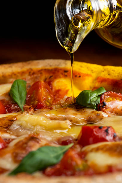 istock Drizzling Olive Oil on Pizza 1513291285