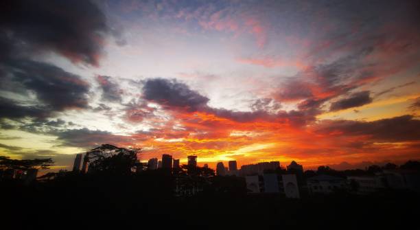 istock Dawn at the city 1513320327