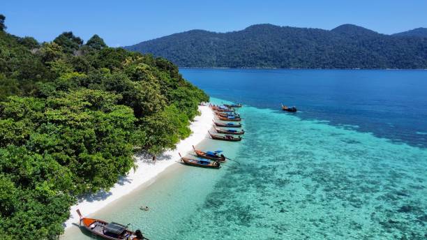istock Boats dock on white sand beach 1513336459