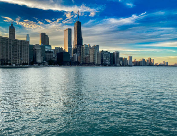 istock Chicago Skyline at Sunset 1513359086