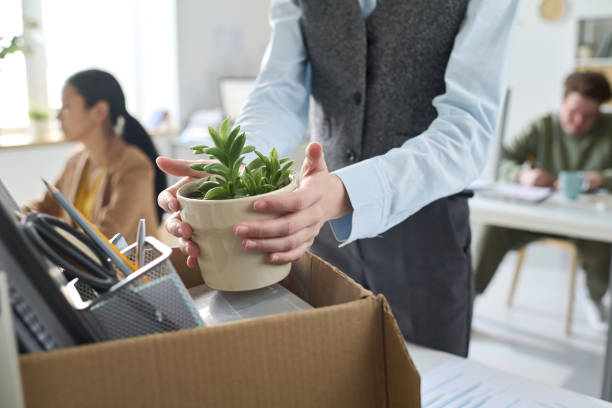 istock Businesswoman packing her things in office 1513363930