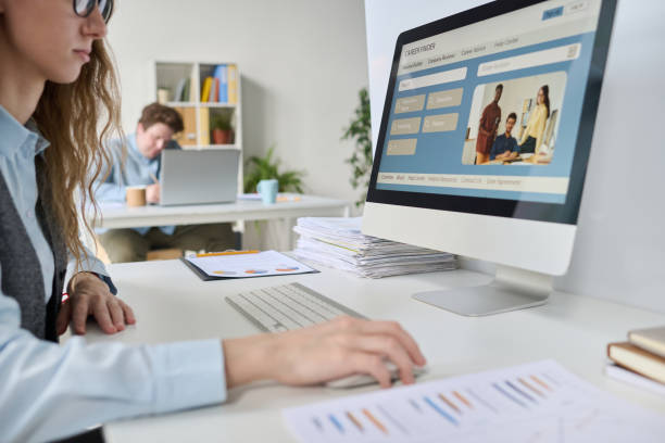 istock Businesswoman reading resume on computer 1513370194