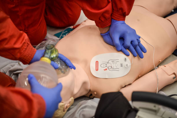 istock Paramedics simulate emergency intervention on medical training manikin 1513428329