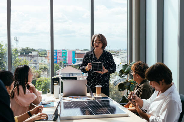 istock Asian Thai Office Meeting About Clean Energy 1513536179