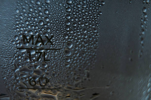 Max indicator on glass with water condensation
