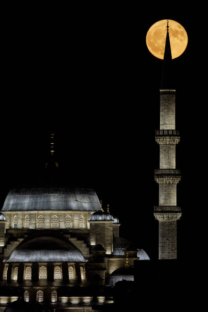 istock Full moon on minaret of Rustem Pasha mosque istanbul 1513930471