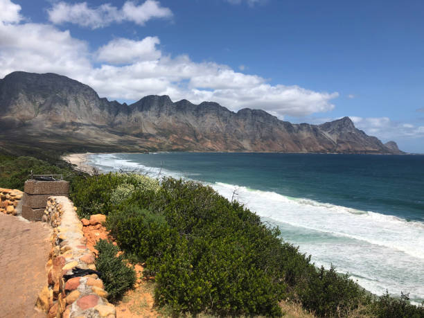 istock Panoramic view of Cape Town mountains 1514013831